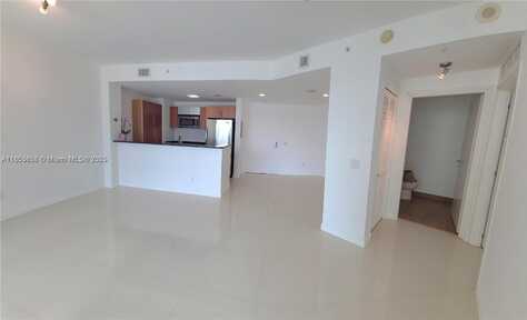 300 S Biscayne Blvd, Miami, FL 33131