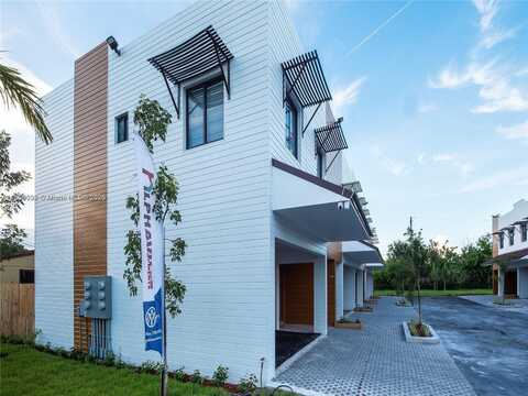 954 NW 8 St, Florida City, FL 33034