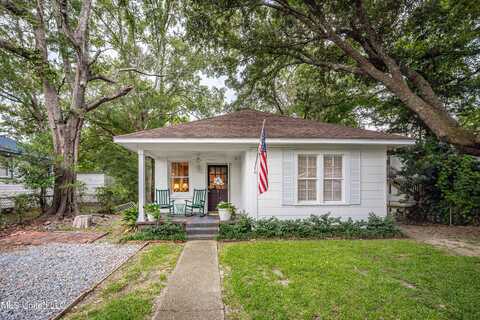 428 Dewey Avenue, Ocean Springs, MS 39564