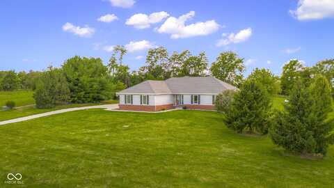 9393 S Pr Blackhawk Hills Drive, Edinburgh, IN 46124