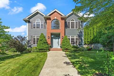 4 Cheever Ave, Saugus, MA 01906