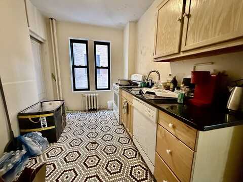 452 Park Dr, Boston, MA 02215
