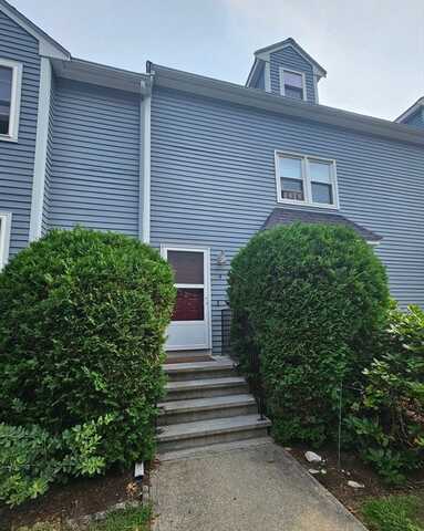 24 Pinecrest Vlg, Hopkinton, MA 01748