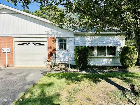 26 B Moccasin Drive, Whiting, NJ 08759