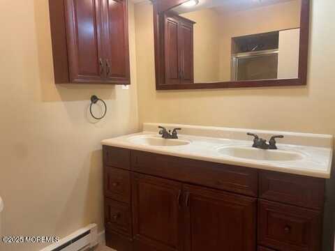 140 Amberly Drive, Manalapan, NJ 07726