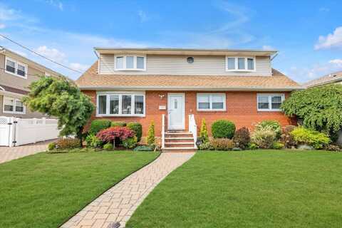 882 Third Avenue, Franklin Square, NY 11010