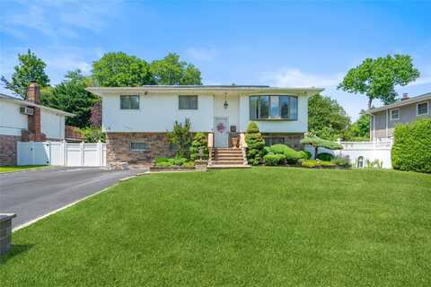 305 Alfred Street, North Babylon, NY 11703