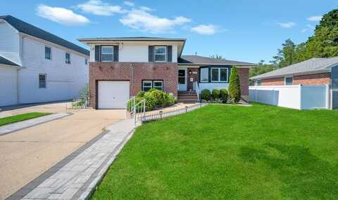 129 8th Street, Hicksville, NY 11801
