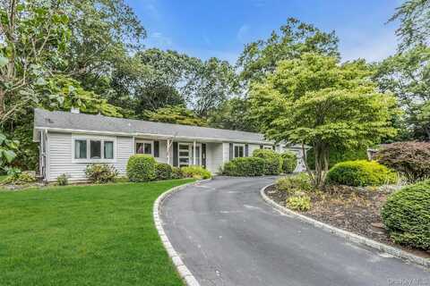 24 Blackfoot Trail, Shoreham, NY 11786