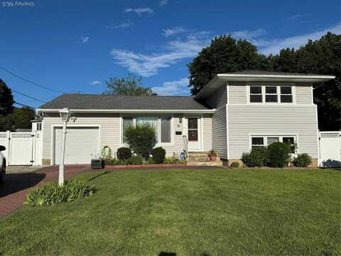 10 Otsego Place, Commack, NY 11725