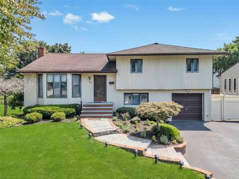 47 Country Drive, Plainview, NY 11803
