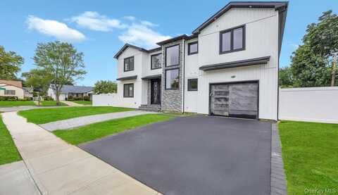 472 Farmranch Road E, Bethpage, NY 11714