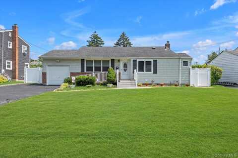 14 Heath Lane, East Northport, NY 11731