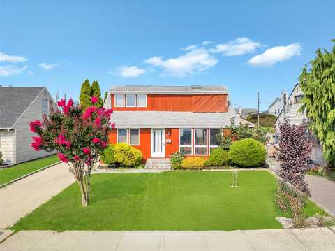 54 Briggs Street, Hicksville, NY 11801