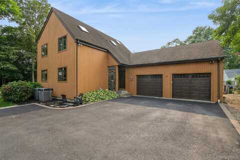 14 Sunrise Court, East Northport, NY 11731