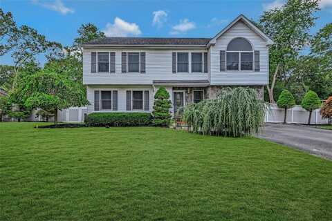 10 Marc Drive, Ridge, NY 11961