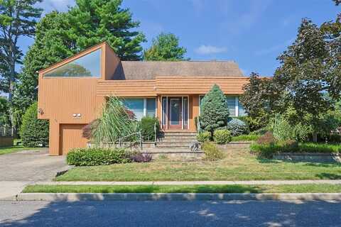11 Tompkins Avenue, Jericho, NY 11753