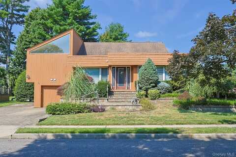 11 Tompkins Avenue, Jericho, NY 11753