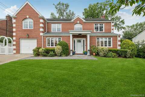 24 Old Estate Road, Manhasset, NY 11030