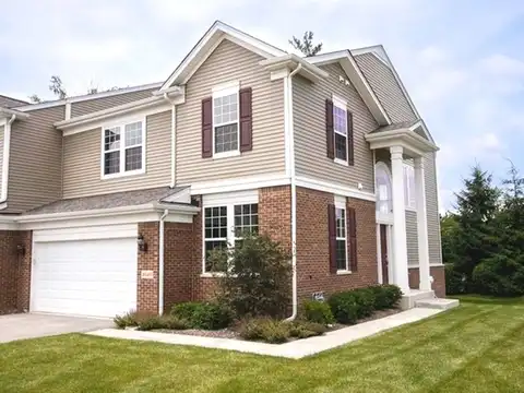 10s400 Carrington Circle, Willowbrook, IL 60527
