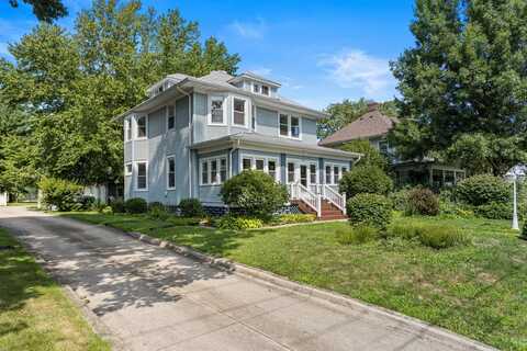 203 S Division Street, Mahomet, IL 61853