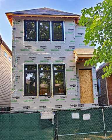 2468 W Berteau Avenue, Chicago, IL 60618