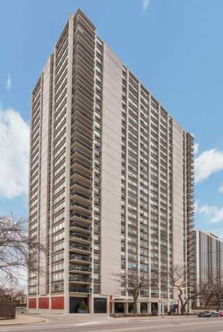 1455 N Sandburg Terrace, Chicago, IL 60610