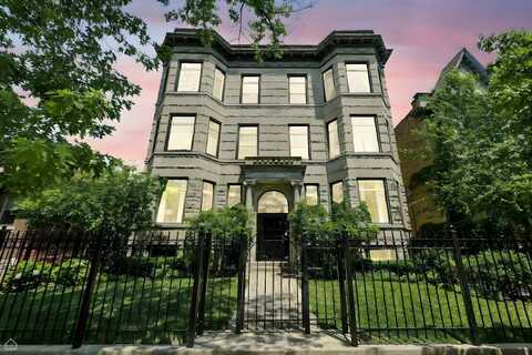 1420 W Belle Plaine Avenue, Chicago, IL 60613