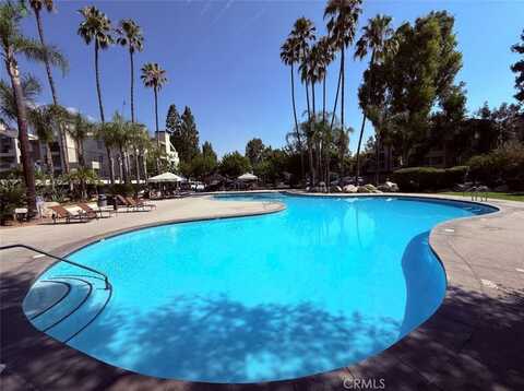 5530 Owensmouth Avenue, Woodland Hills, CA 91367