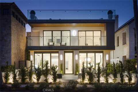 303 Goldenrod Avenue, Corona del Mar, CA 92625
