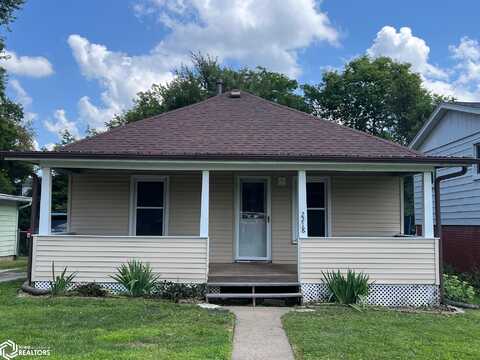 2218 S 10th St, Burlington, IA 52601