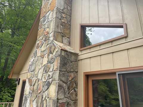 70 Town Creek View, Blairsville, GA 30512