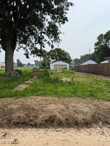 621 Tuscarawas Avenue, Newcomerstown, OH 43832
