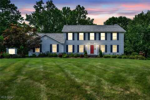 296 Babbling Brook Oval, Hinckley, OH 44233