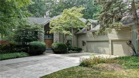 31129 Huntington Woods, Bay Village, OH 44140
