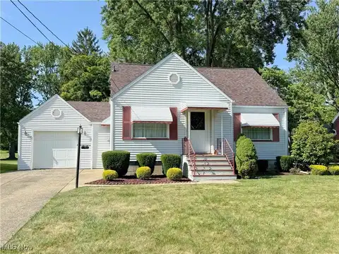 16 Island Drive, Poland, OH 44514