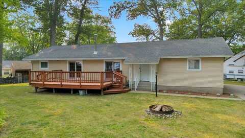 108 Willow Street, Houghton Lake, MI 48629