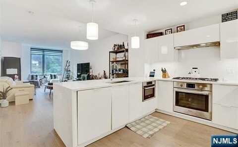 9 Ave At Port Imperial 327, West New York, NJ 07093
