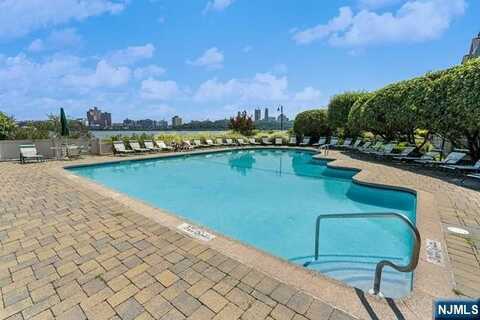 200 Grand Cove Way 3G, Edgewater, NJ 07020