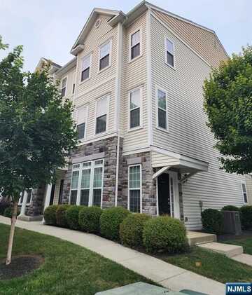 1 Iris Lane, Garfield, NJ 07026