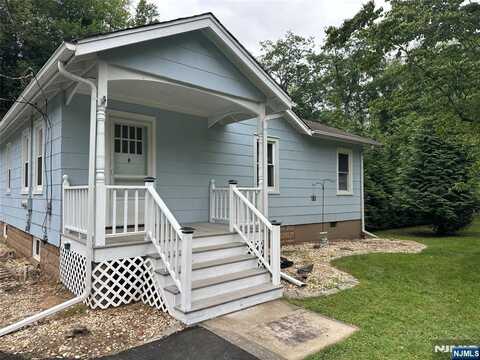 15 Wellington Avenue, Closter, NJ 07624