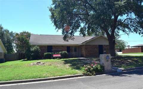 301 Cross Country Drive, Hewitt, TX 76643