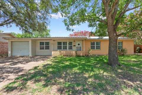 104 Crockett Street, Mc Gregor, TX 76657