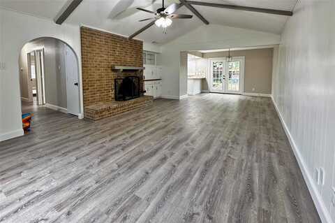 1713 Kingsbridge Drive, Garland, TX 75044