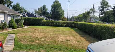 1459 Manatuck Blvd, Bay Shore, NY 11706