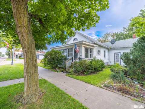 224 NW MAIN Street, Hopedale, IL 61747