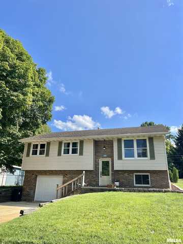 402 E PEARSON Street, Eureka, IL 61530