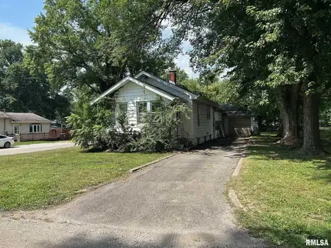 1029 W Rich Street, Taylorville, IL 62568