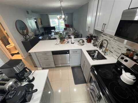1040 SE 4th Ave, Deerfield Beach, FL 33441