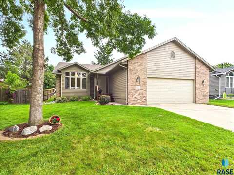 800 N Savannah Dr, Sioux Falls, SD 57103